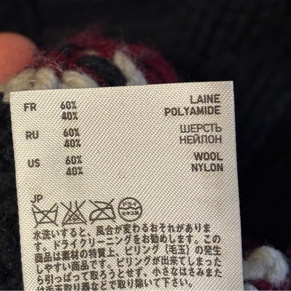 Uniqlo Blue and Red Patterned Men's Sweater - Picture 8 of 15